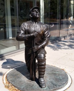 A statue of Berra outside the museum in Montclair, New Jersey. (WTOP/J. Brooks)