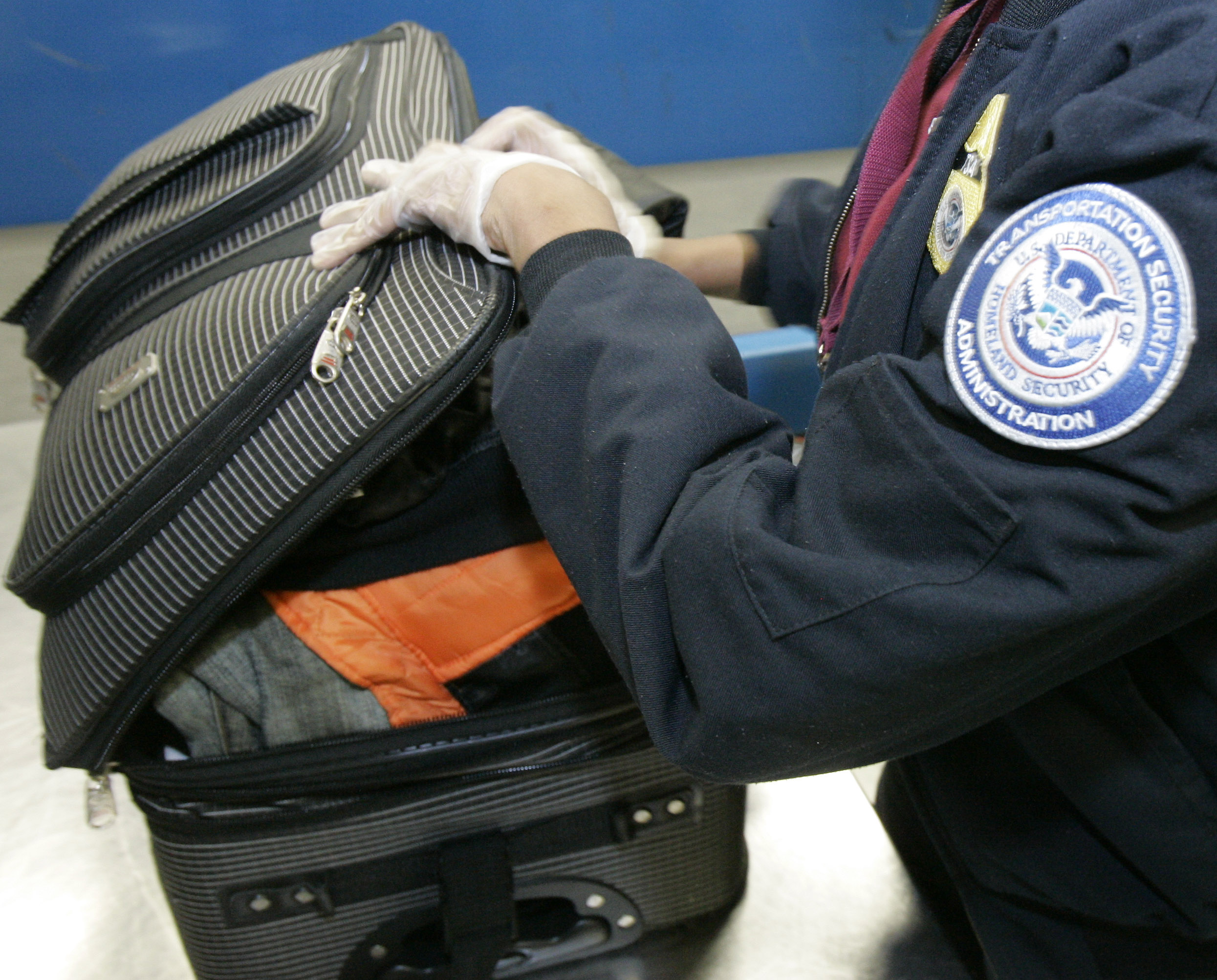 Carry-on or checked baggage? Holiday travel tips from the TSA | WTOP