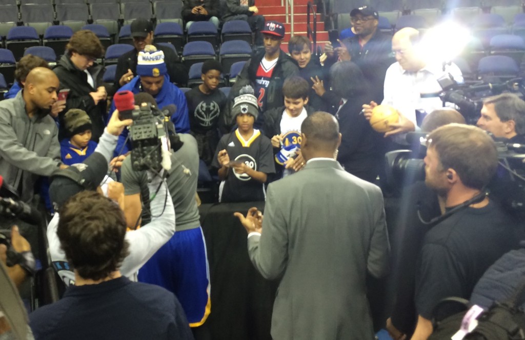 Wherever Curry goes, he draws a crowd. (WTOP/Noah Frank)