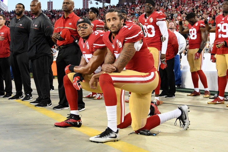 Kaepernick kneels for anthem; 2 Rams raise fists in protest