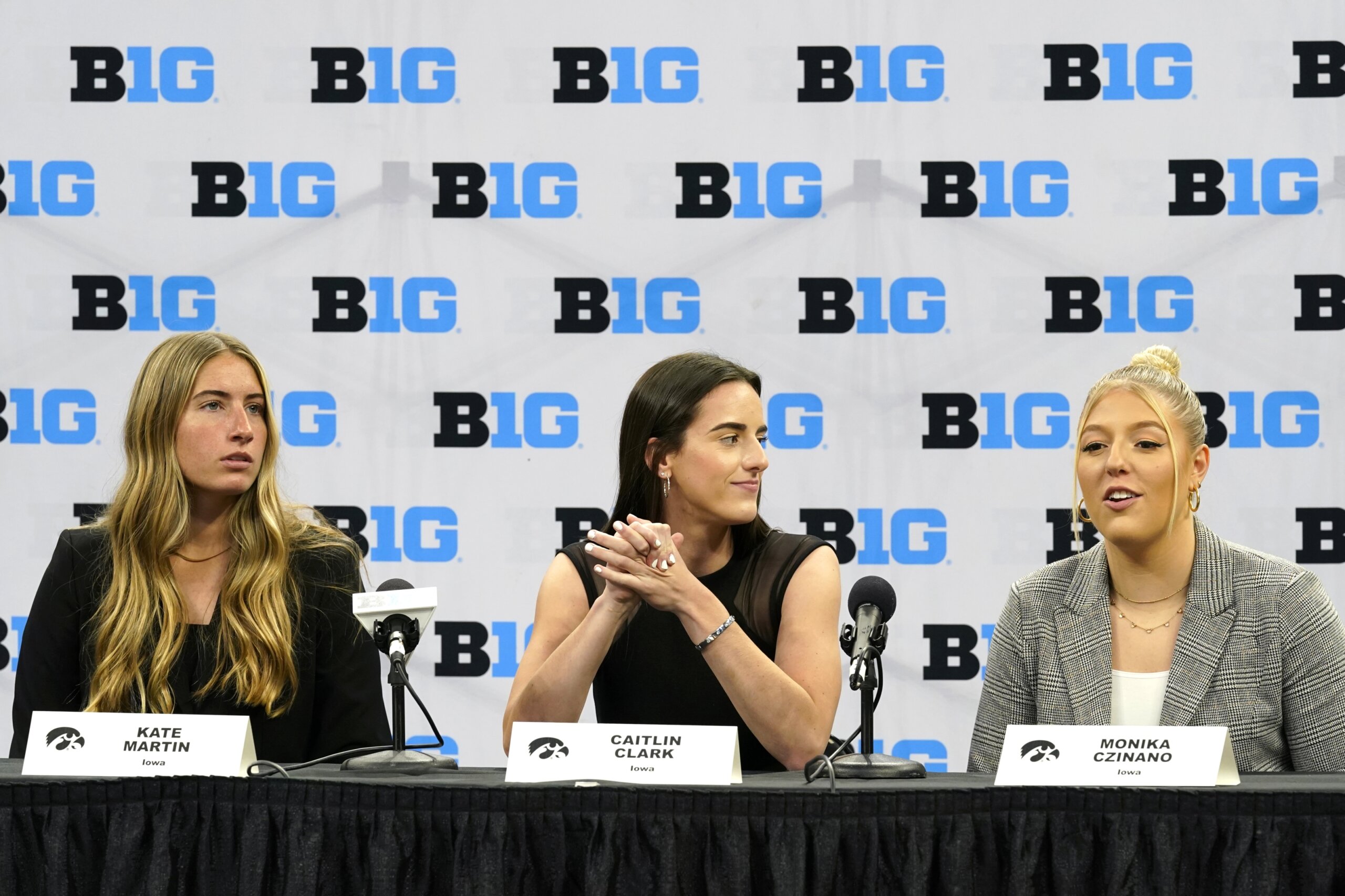 Iowa women are loaded for Big Ten, led by Clark and Czinano - WTOP News