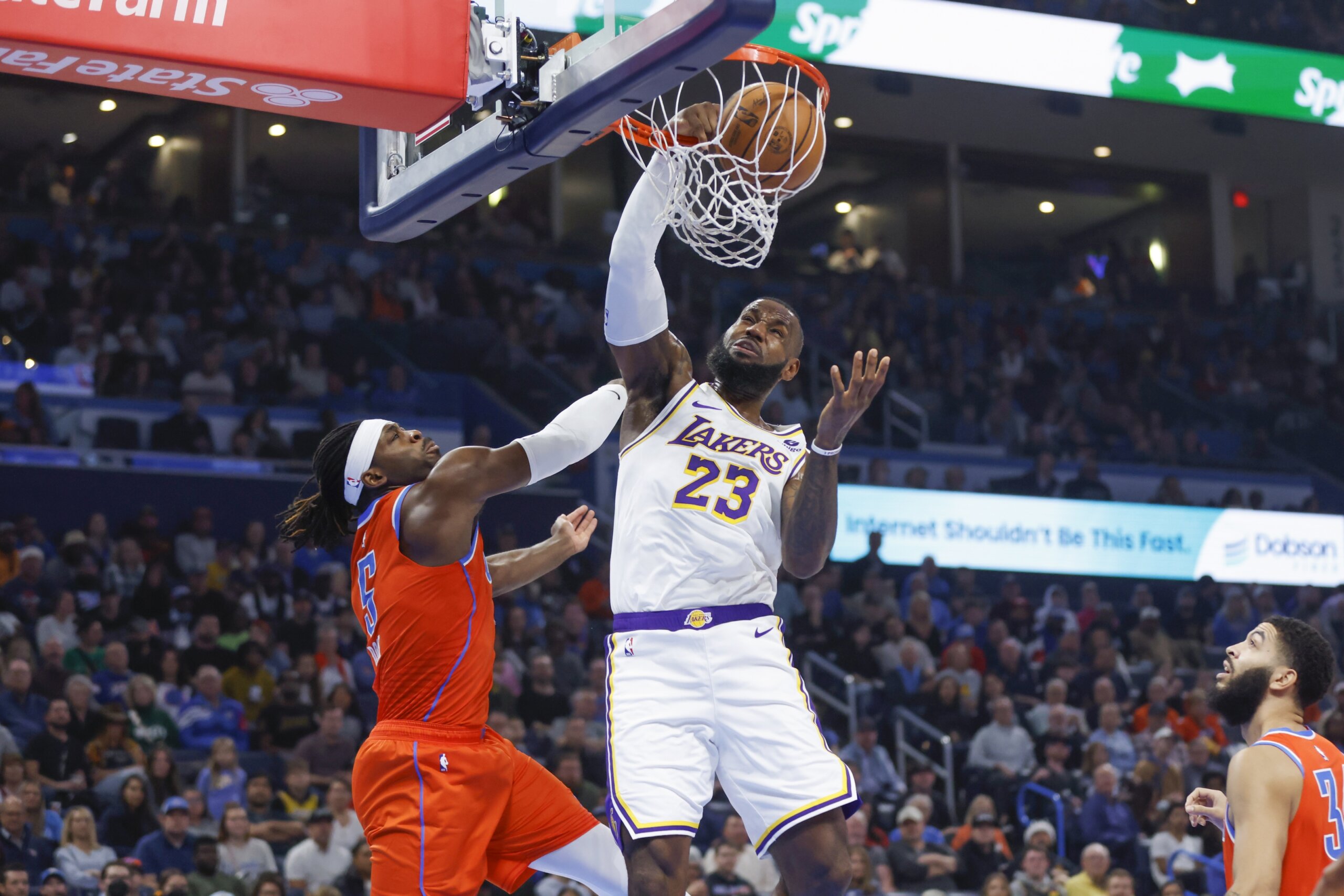 LeBron James Scores Season High 40 Points Lakers Beat Thunder To End 4