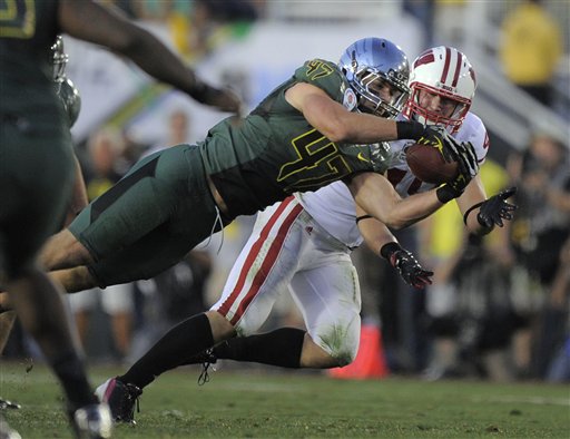Oregon outlasts Wisconsin 45-38 in Rose Bowl