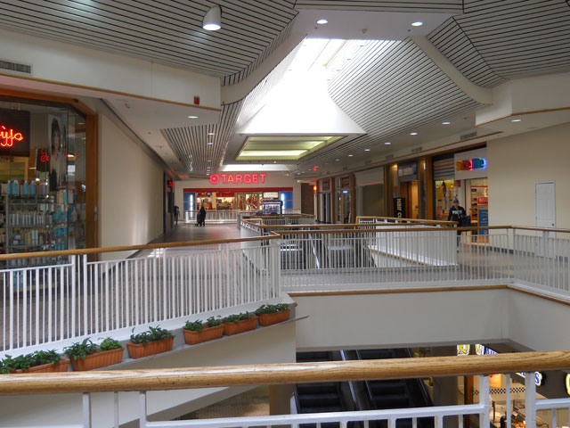 Aging Springfield Mall to close all stores but anchors for renovations