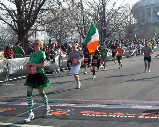 Green-clad runners hit the streets for Rock ‘n’ Roll Marathon