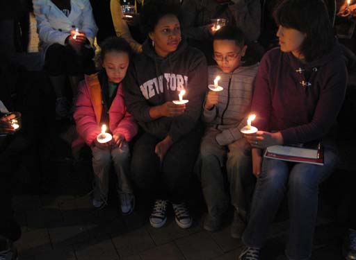 D.C. candlelight vigil for Trayvon Martin unites races, ages