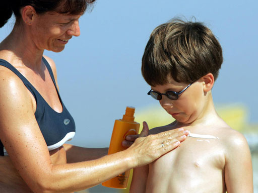 What are the best ways to treat sunburn?