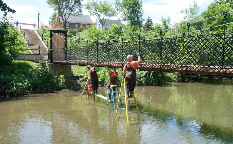 Frederick swinging bridge photo prompts safety concerns