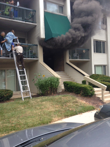 Firefighters rescue 8 at Woodlake Apartments