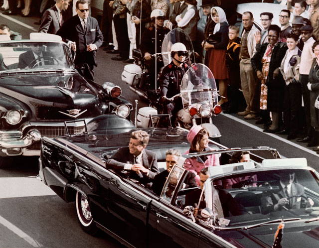 Newseum displays rarely seen JFK, Oswald artifacts