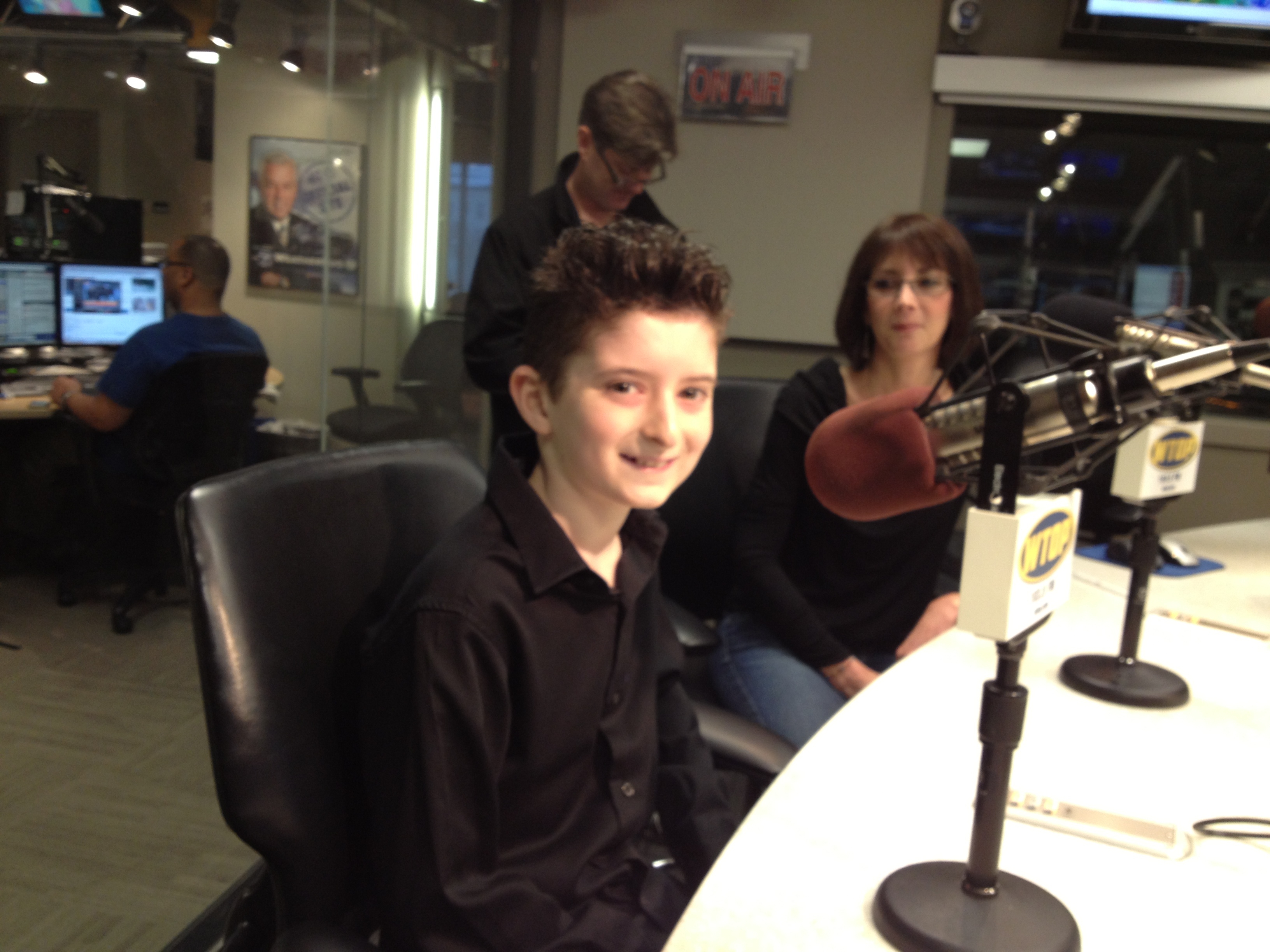 12-year-old belts out ‘Longview’ with Green Day at Patriot Center, sings at WTOP (VIDEO)