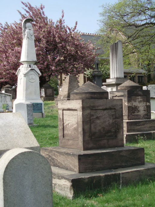 Cemetery gathering puts a new spin on book clubs