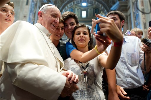 Pope Francis takes ‘selfie’ at Vatican