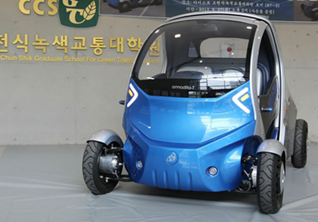 Foldable car helps in tight parking spots (Video)