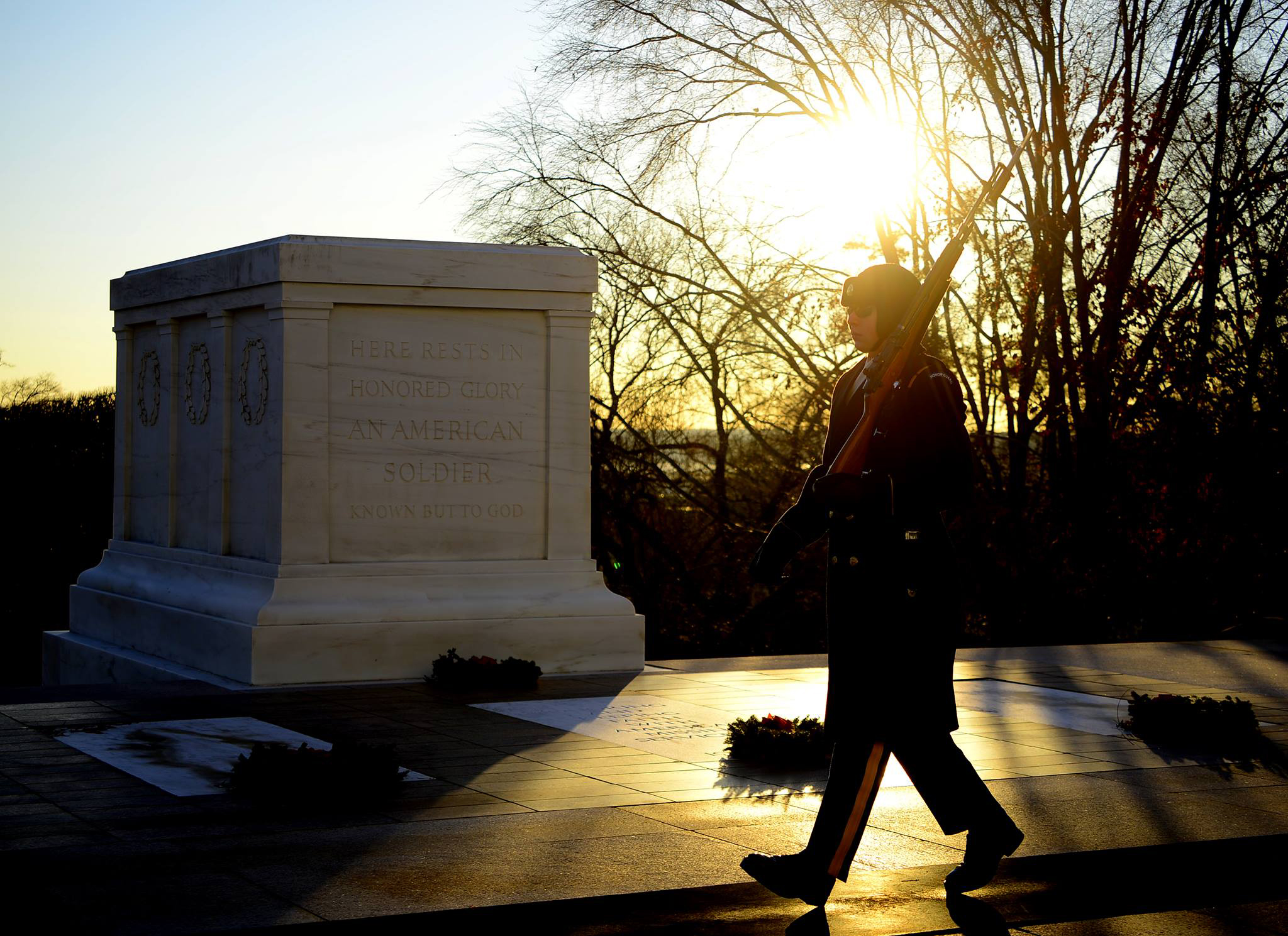 Tomb of the Unknown sentinel braves frigid temps on guard