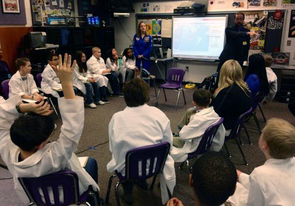 Fort Belvoir students speak to astronauts about life in space