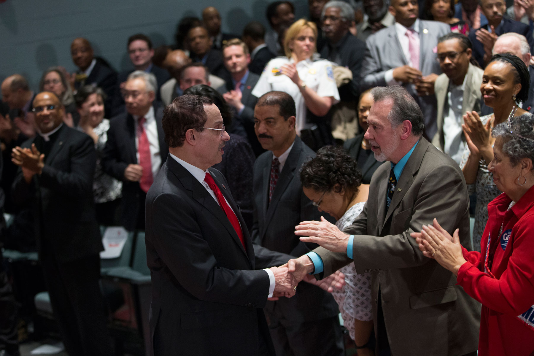 Despite scandal, DC mayor Gray makes pitch for 2nd term