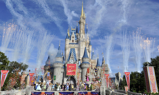 Disney to ban selfie-sticks at theme parks
