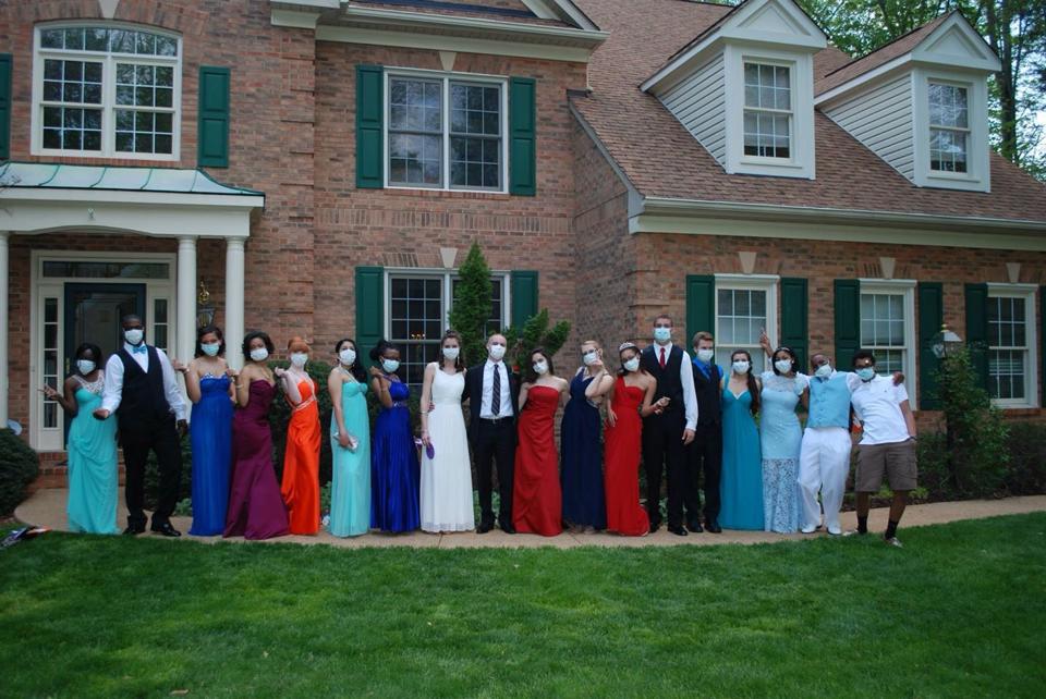 Teens wear surgical masks to prom to support friend