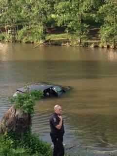 Wreck sends car into Montgomery Village pond