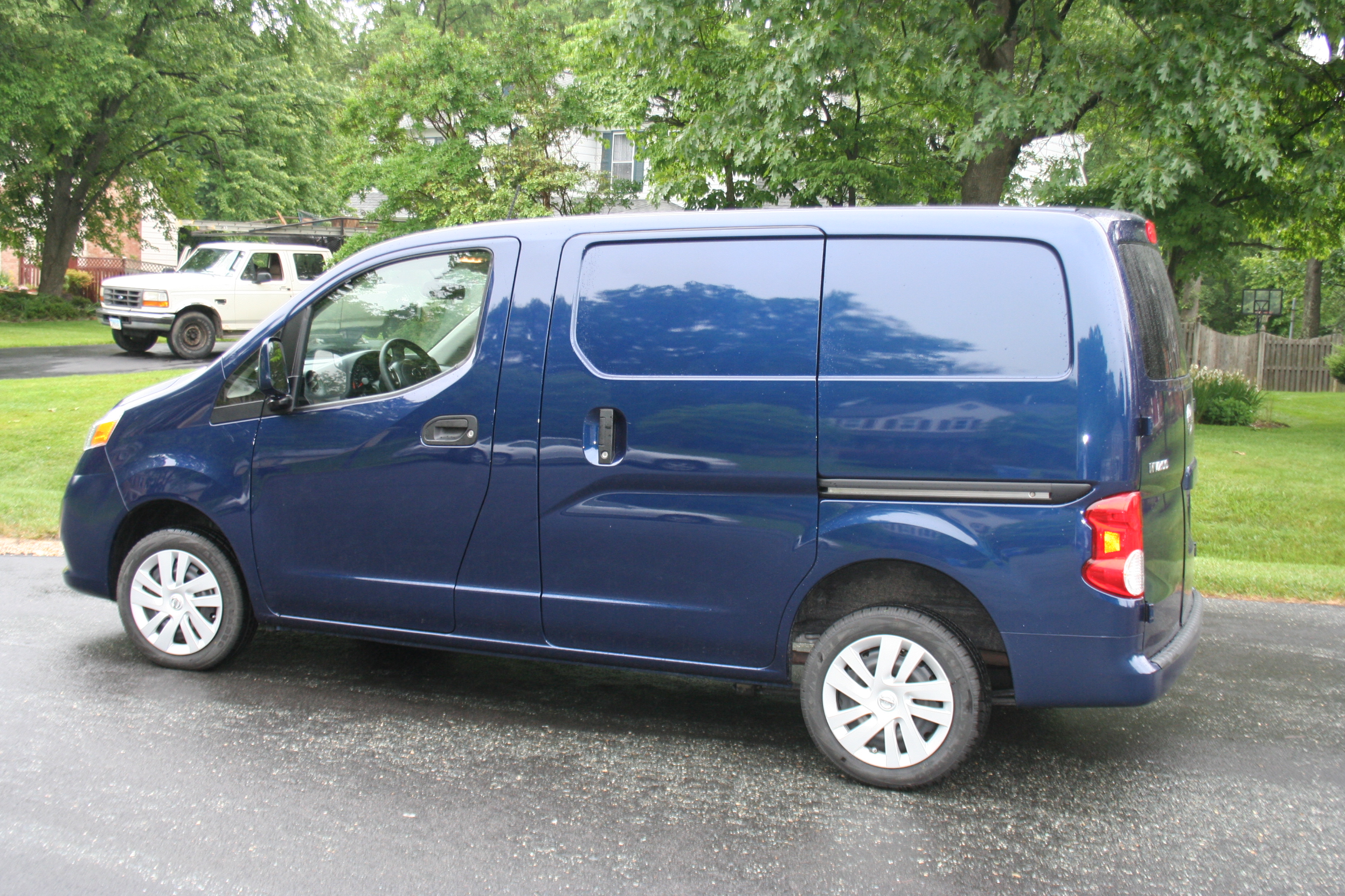 Car Report: Nissan NV200 cargo van is an efficient small-scale hauler