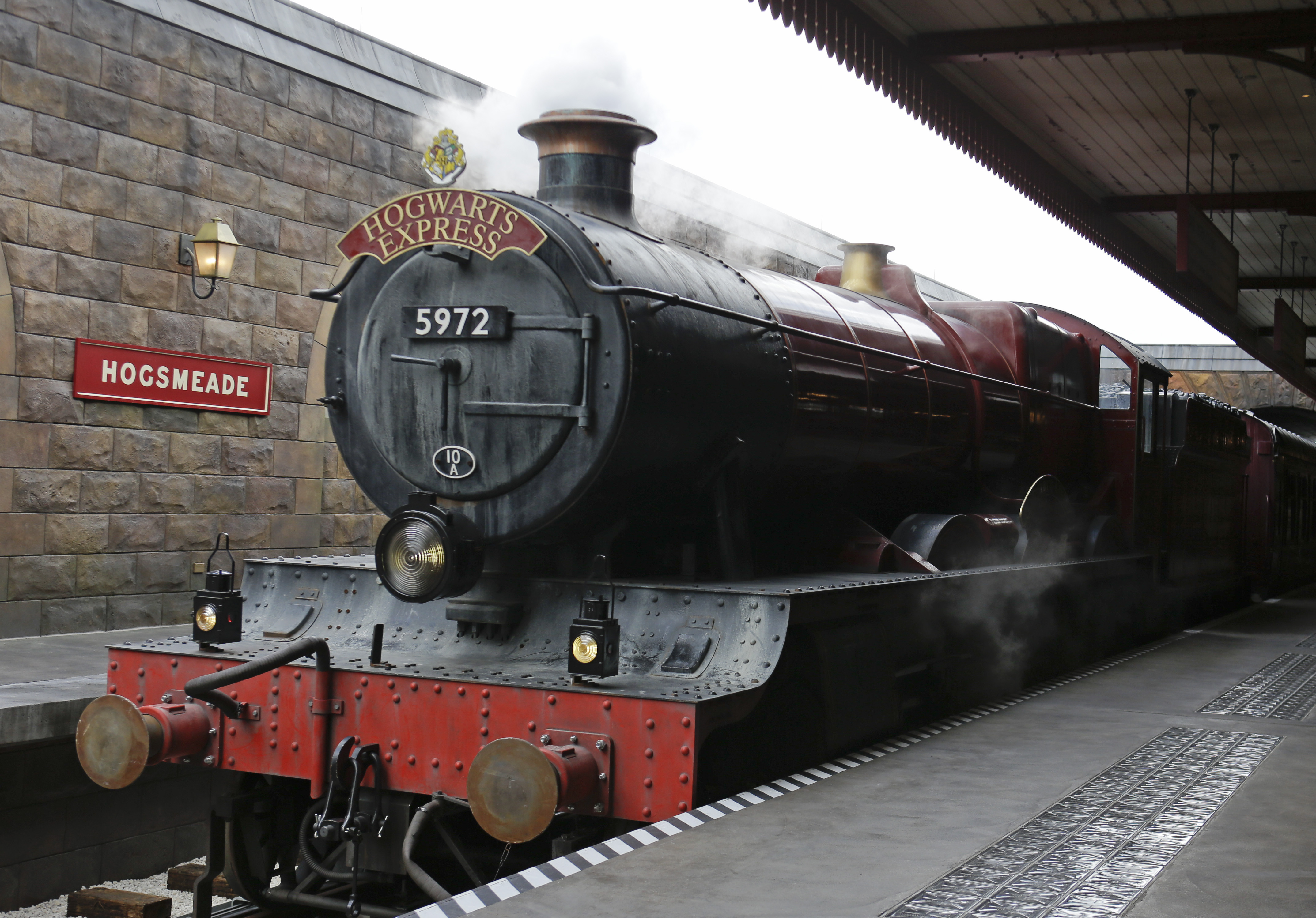 Hogwarts Express rescues stranded family in Scotland