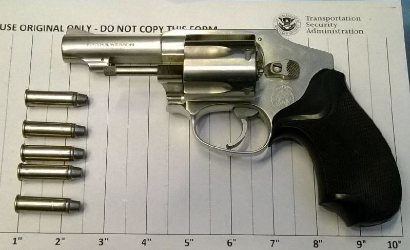 Man caught with gun at Dulles Airport checkpoint
