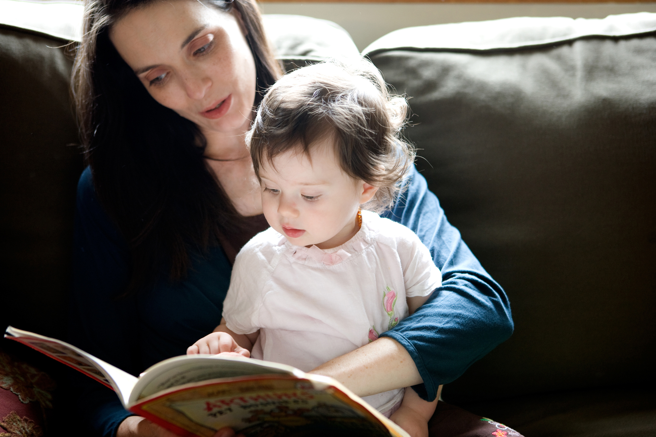 Pediatricians urge parents to read to infants