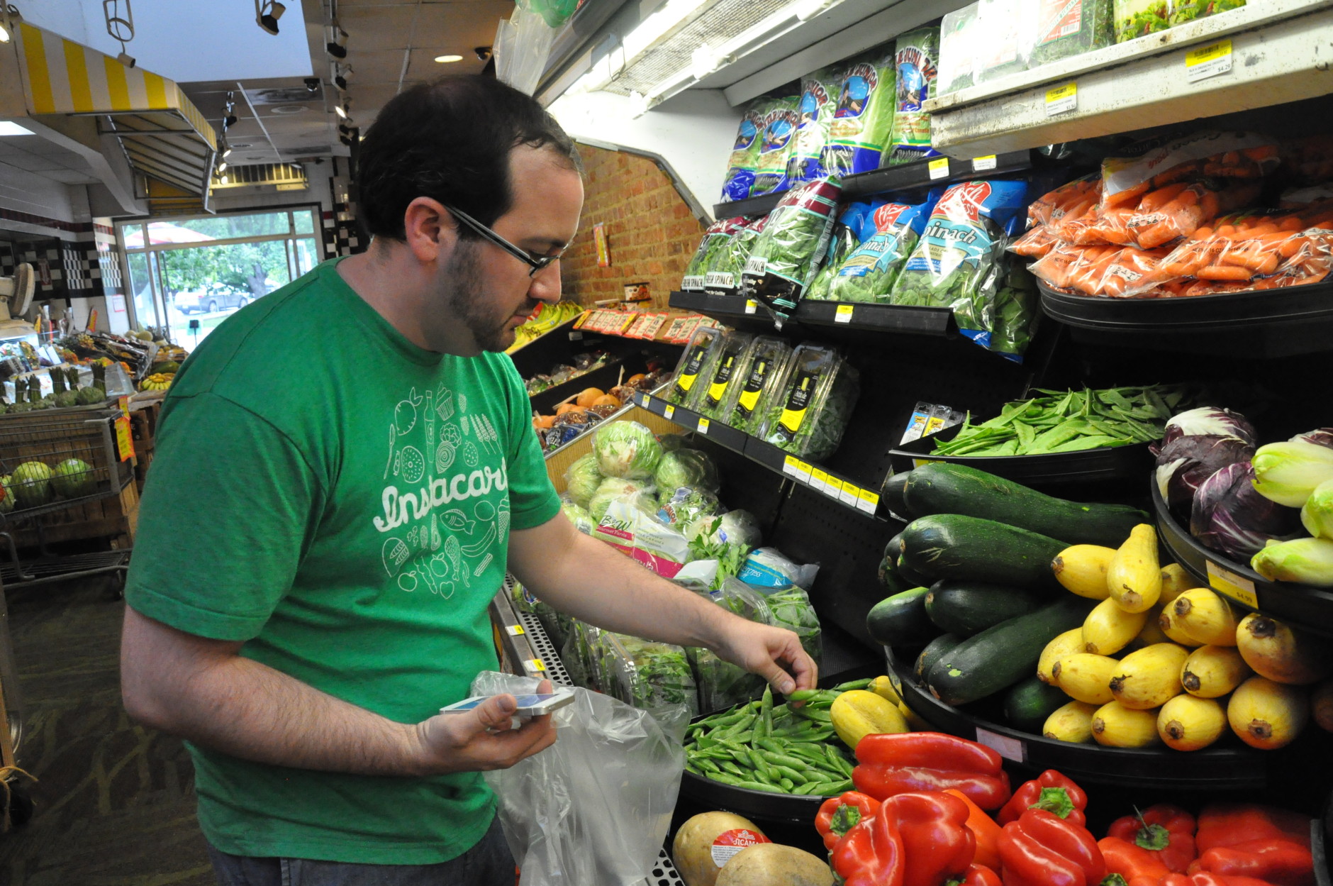 Personal grocery shoppers save time for busy folks with Instacart