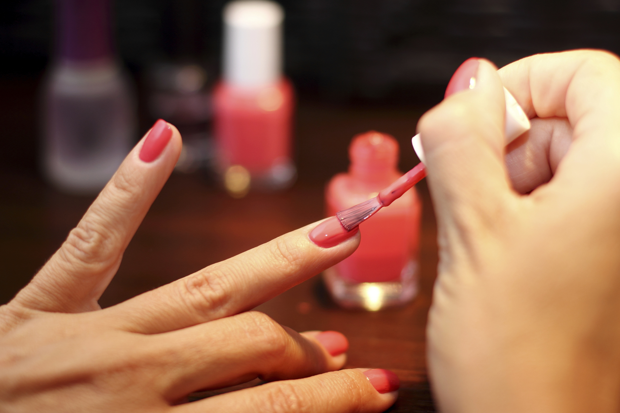 Nail polish detects roofies in drinks