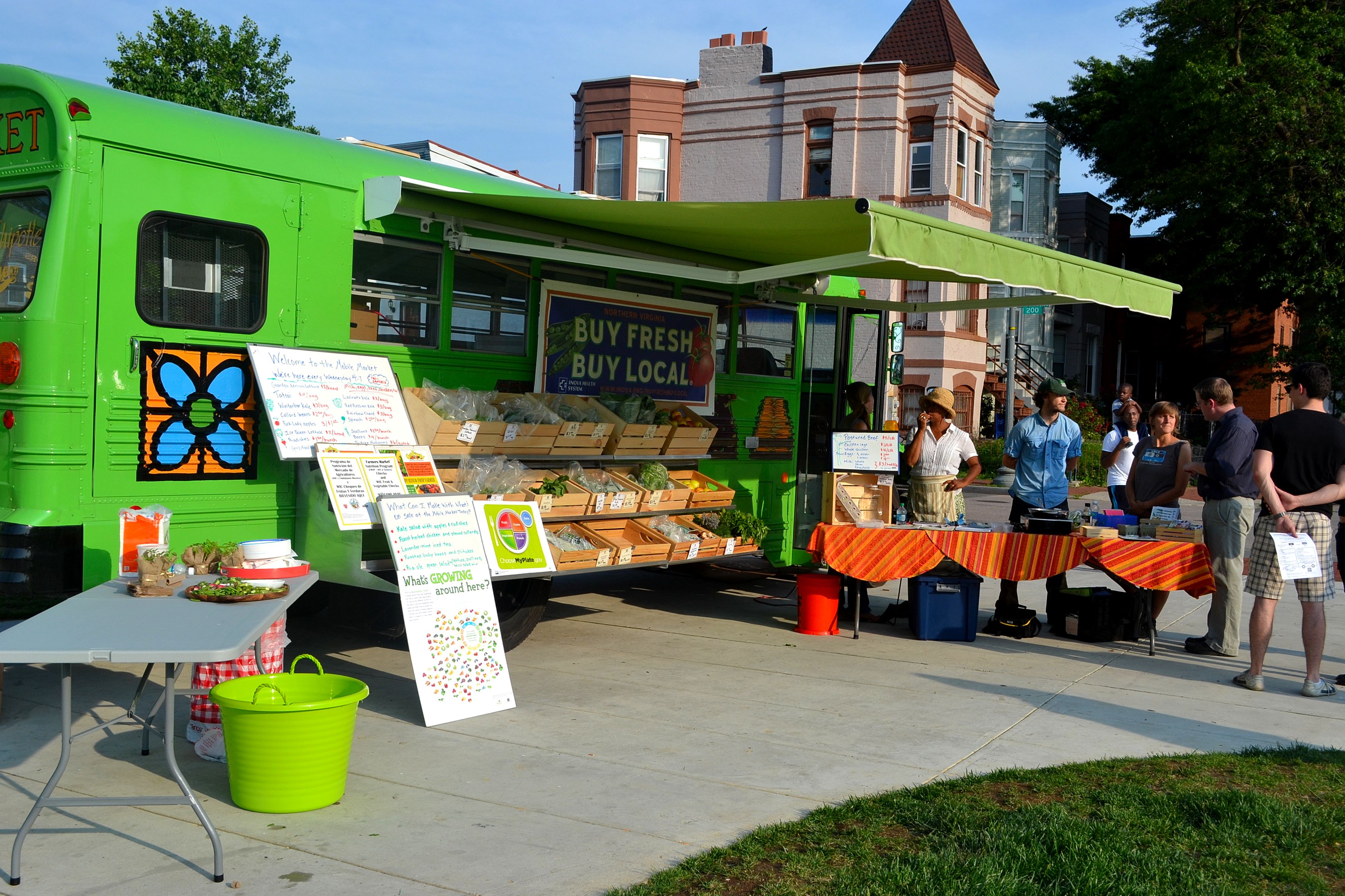 Kale on wheels: Mobile market serves ‘food desert’ communities