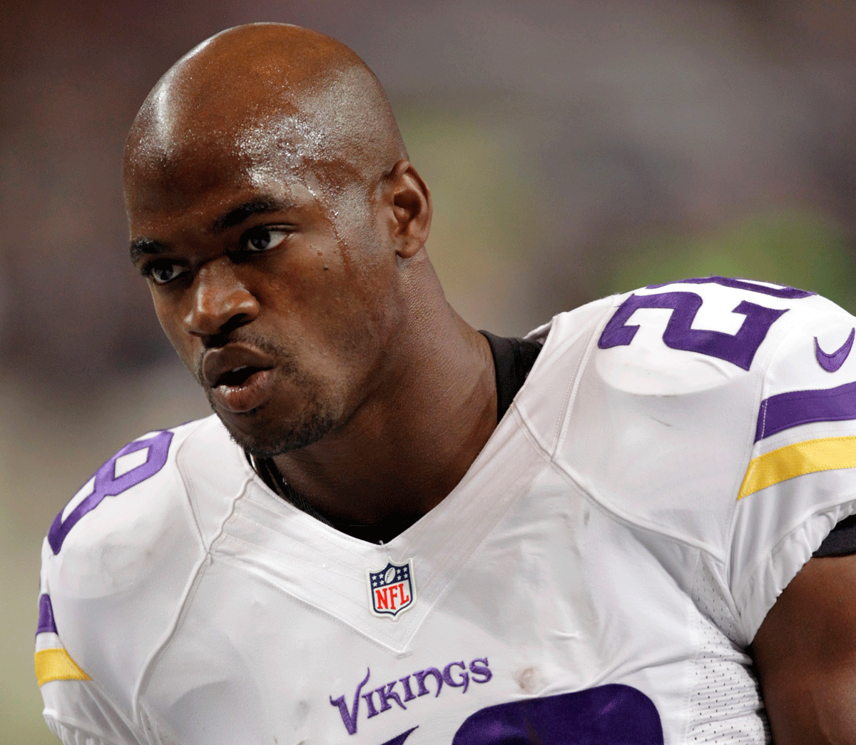 Report: Vikings’ Adrian Peterson turns himself into police