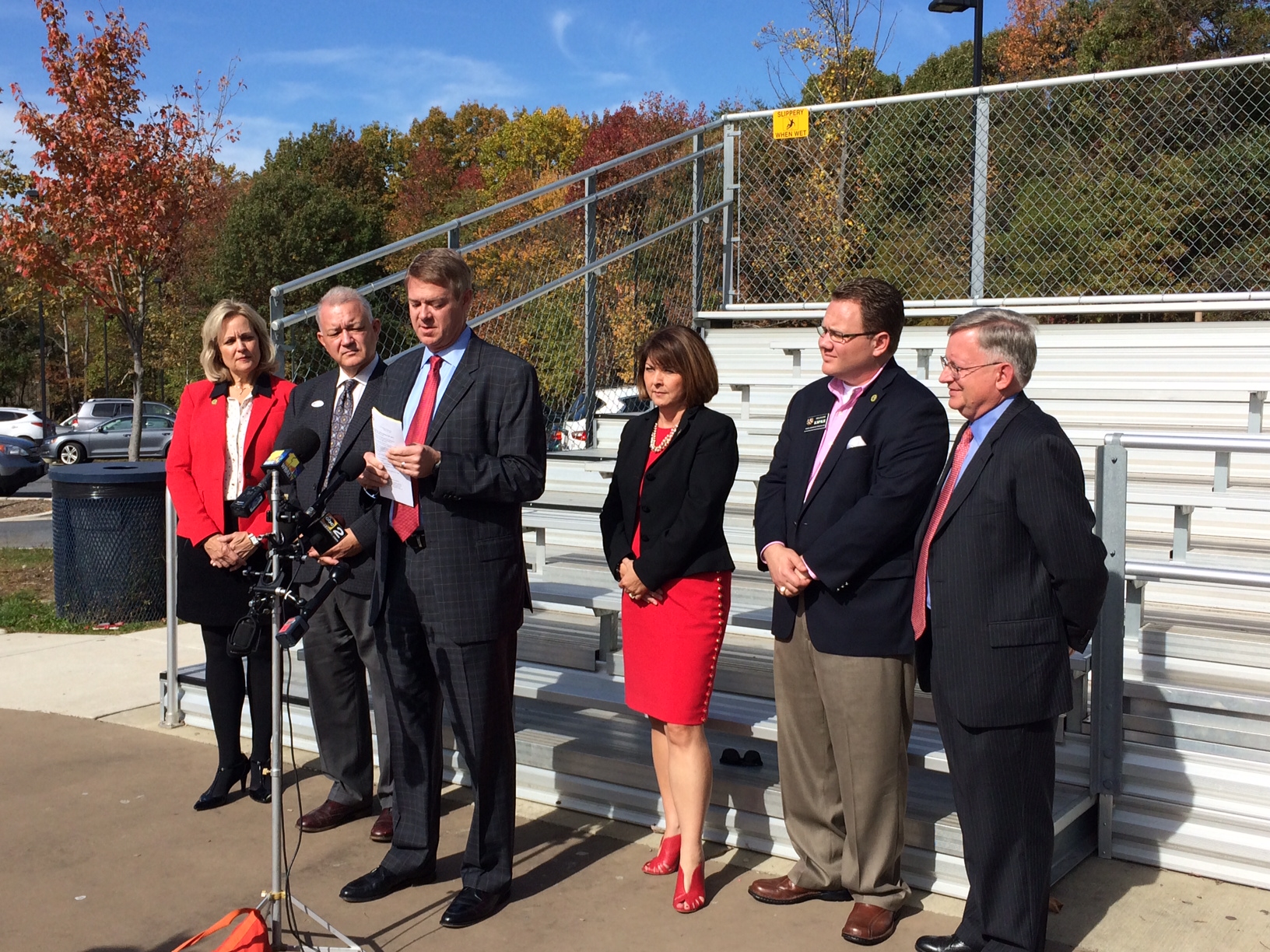 Maryland officials: Voting machine problem? Just raise a hand
