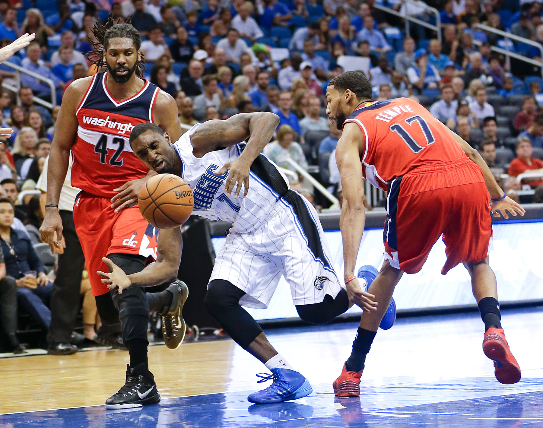 Wall’s layup helps Wizards hold off Magic, 105-98