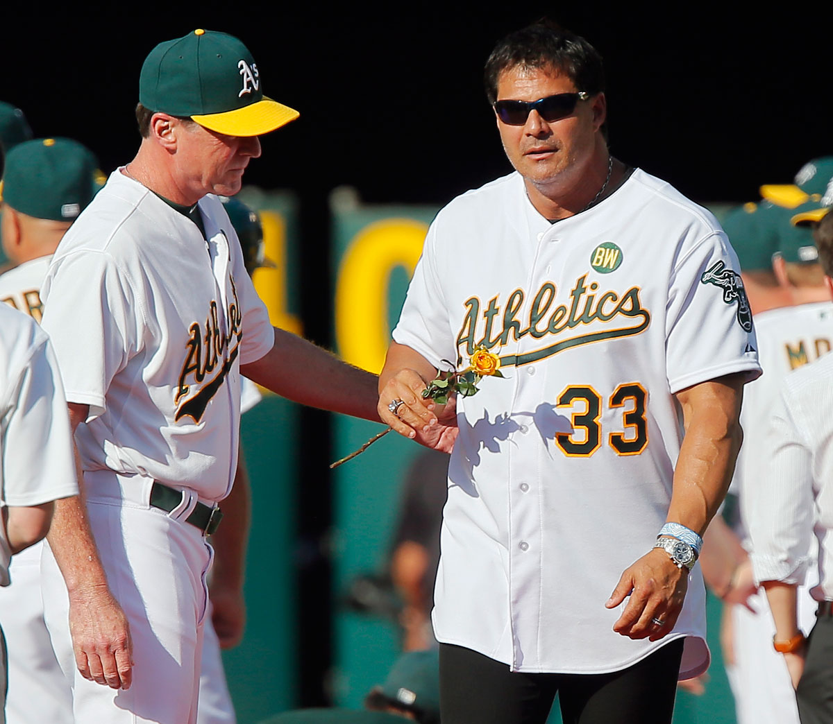 Jose Canseco’s finger falls off