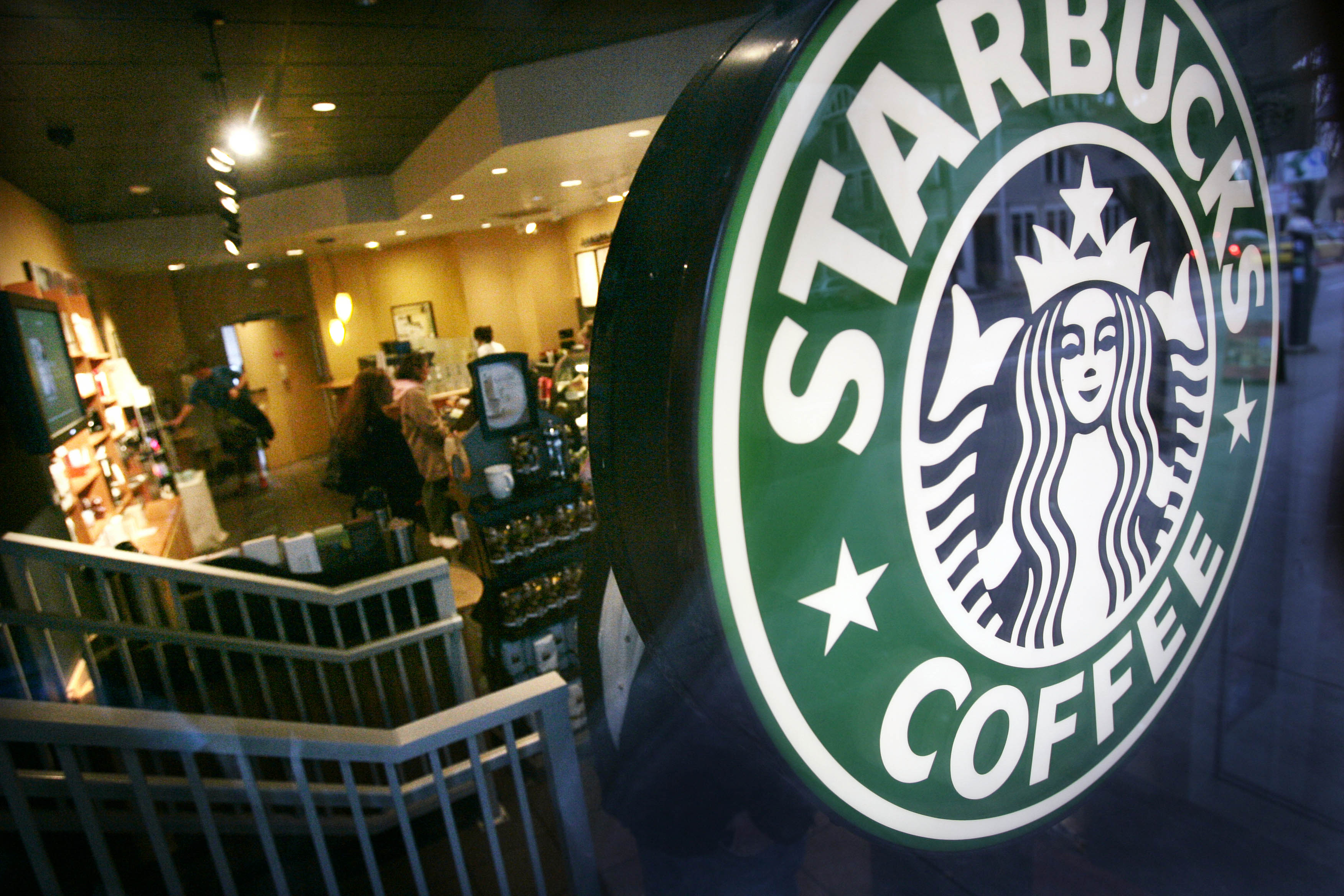 Starbucks, Dunkin’ Donuts want you for dinner