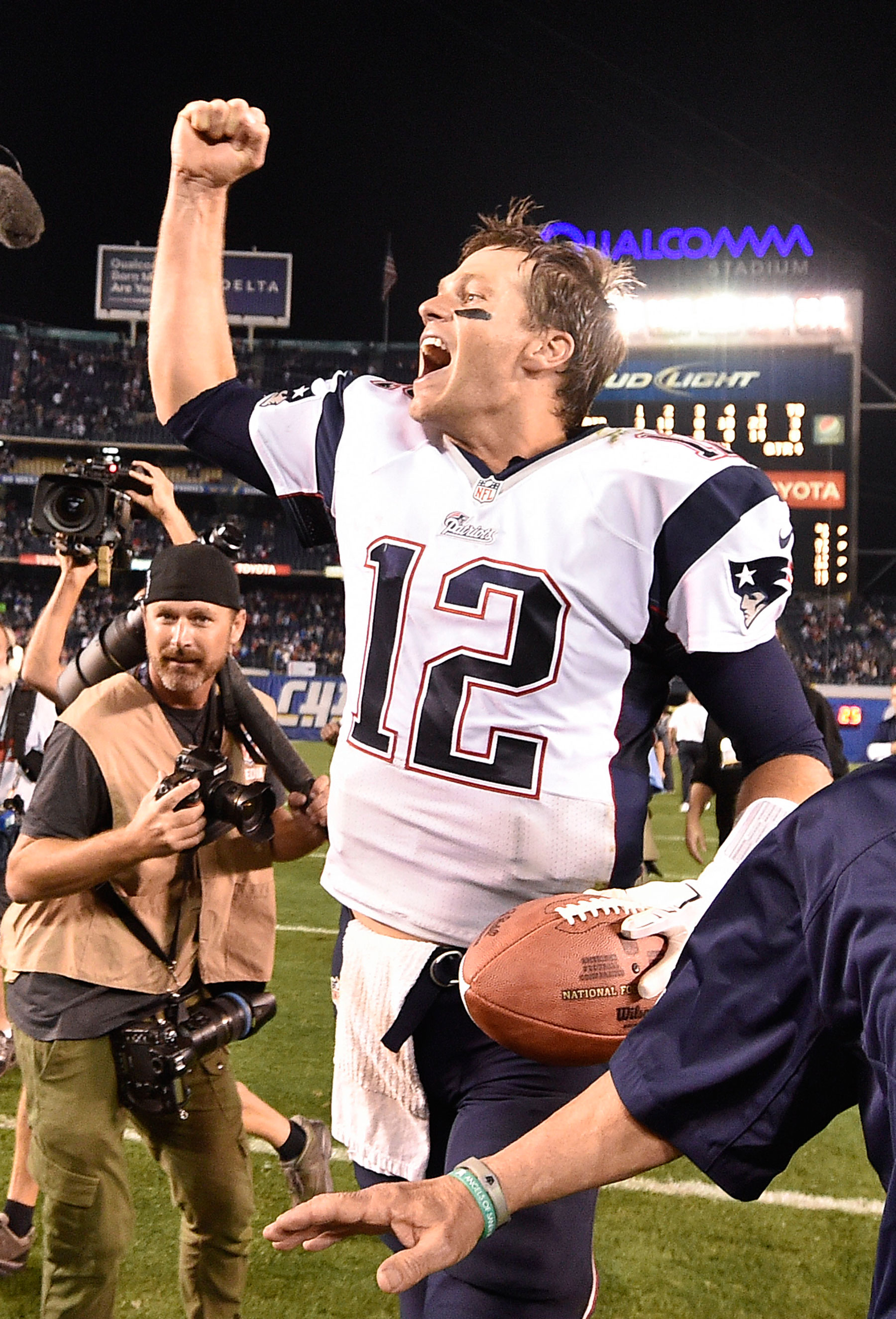 NFL Recap: Brady and the Pats are back in form