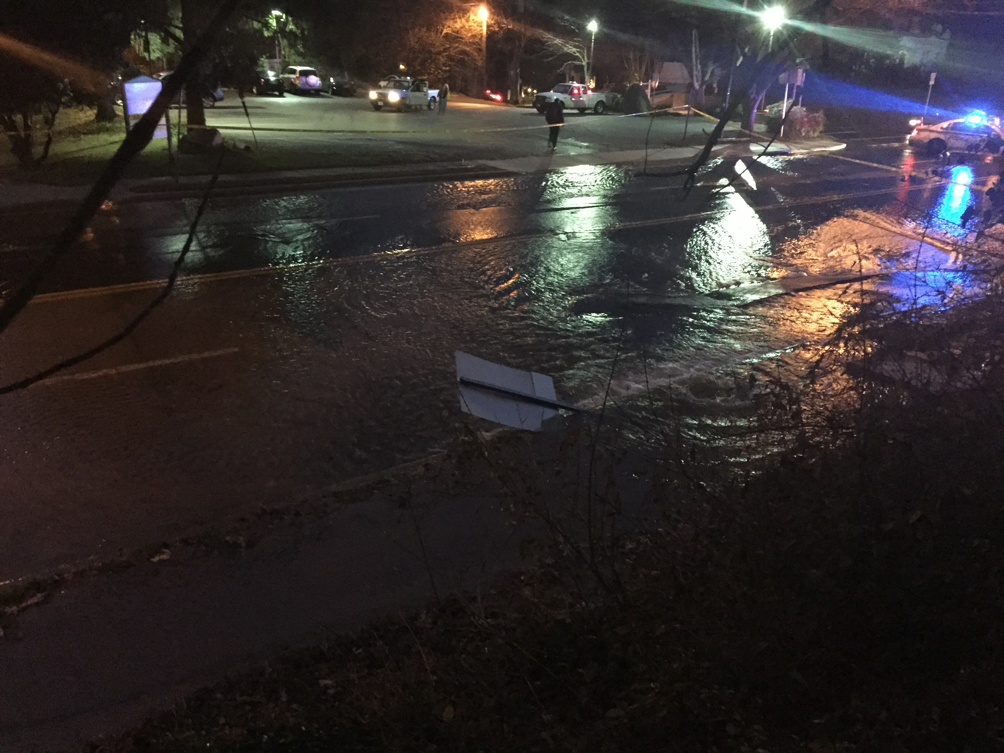 Water main break closes Massachusetts Avenue
