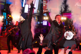 

Brian Kelley, left, and Tyler Hubbard from the band Florida Georgia Line perform in Times Square during New Year's Eve celebrations Wednesday, Dec. 31, 2014, in New York. (Photo by Charles Sykes/Invision/AP)