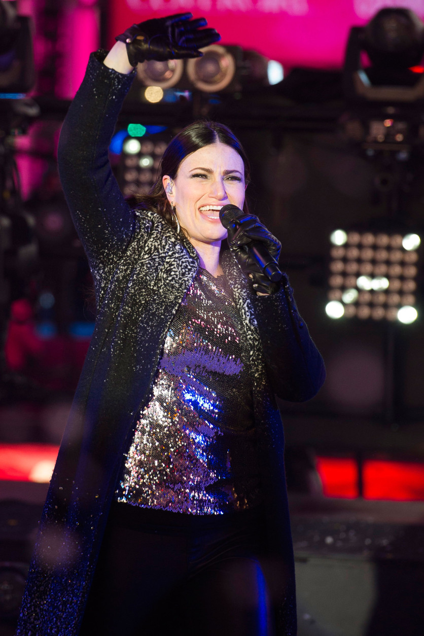 Idina Menzel performs in Times Square during New Year's Eve celebrations on Wednesday, Dec. 31, 2014 in New York. (Photo by Charles Sykes/Invision/AP)