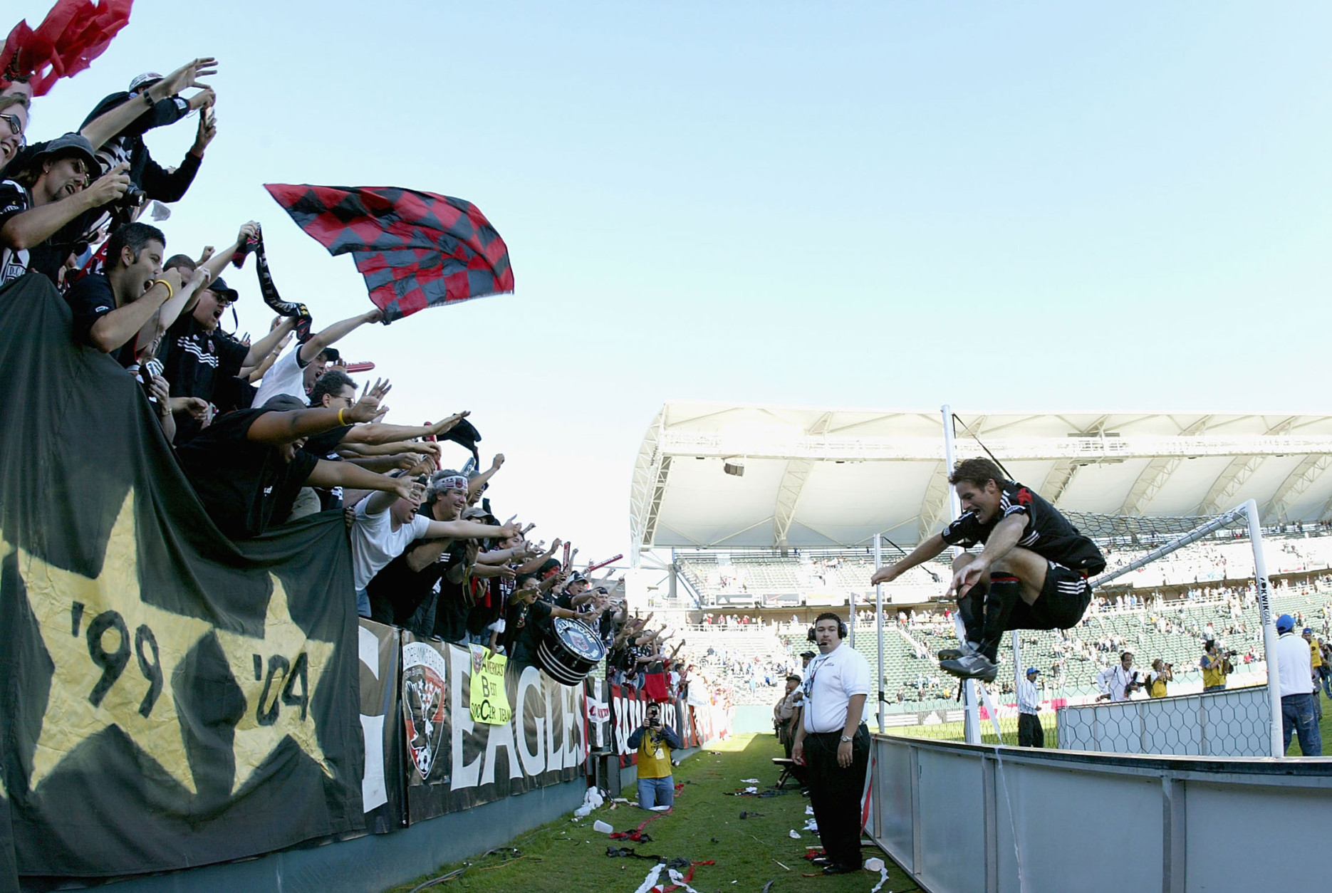 Ryan Nelsen #7 of the D.C. United runs towards the fans after after winning the MLS Cup 3-2 over the Kansas City Wizards on November 14, 2004 at the Home Depot Center in Carson, California. (Getty Images/Doug Benc)