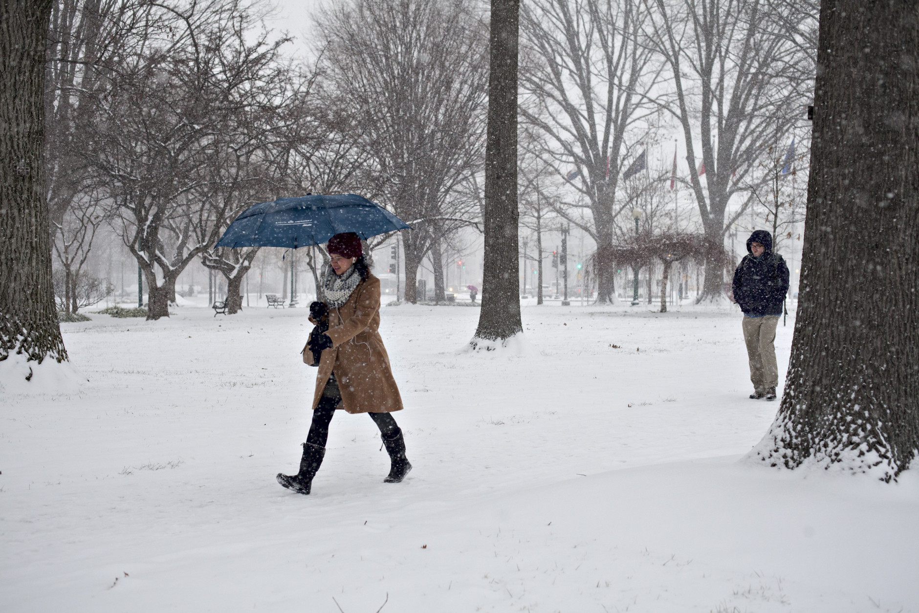 People make their way to work on Capitol Hill in Washington during the first snowfall of the year and the opening day for the 114th Congress, Tuesday, Jan. 6, 2015. Snow and cold air are causing school closures and delays as well as bringing traffic to a crawl around the region.   (AP Photo/J. Scott Applewhite)