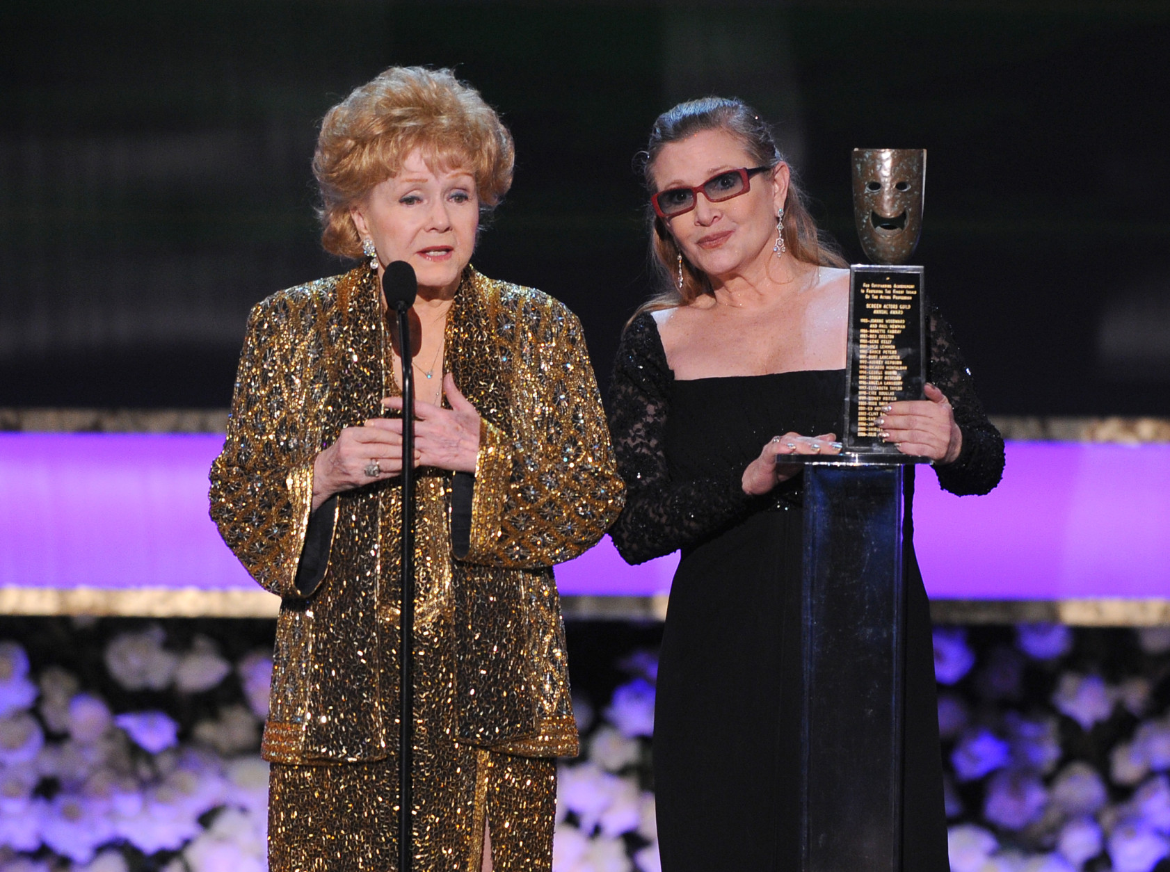 Carrie Fisher, right, presents Debbie Reynolds with the Screen Actors Guild life achievement award at the 21st annual Screen Actors Guild Awards at the Shrine Auditorium on Sunday, Jan. 25, 2015, in Los Angeles. (Photo by Vince Bucci/Invision/AP)