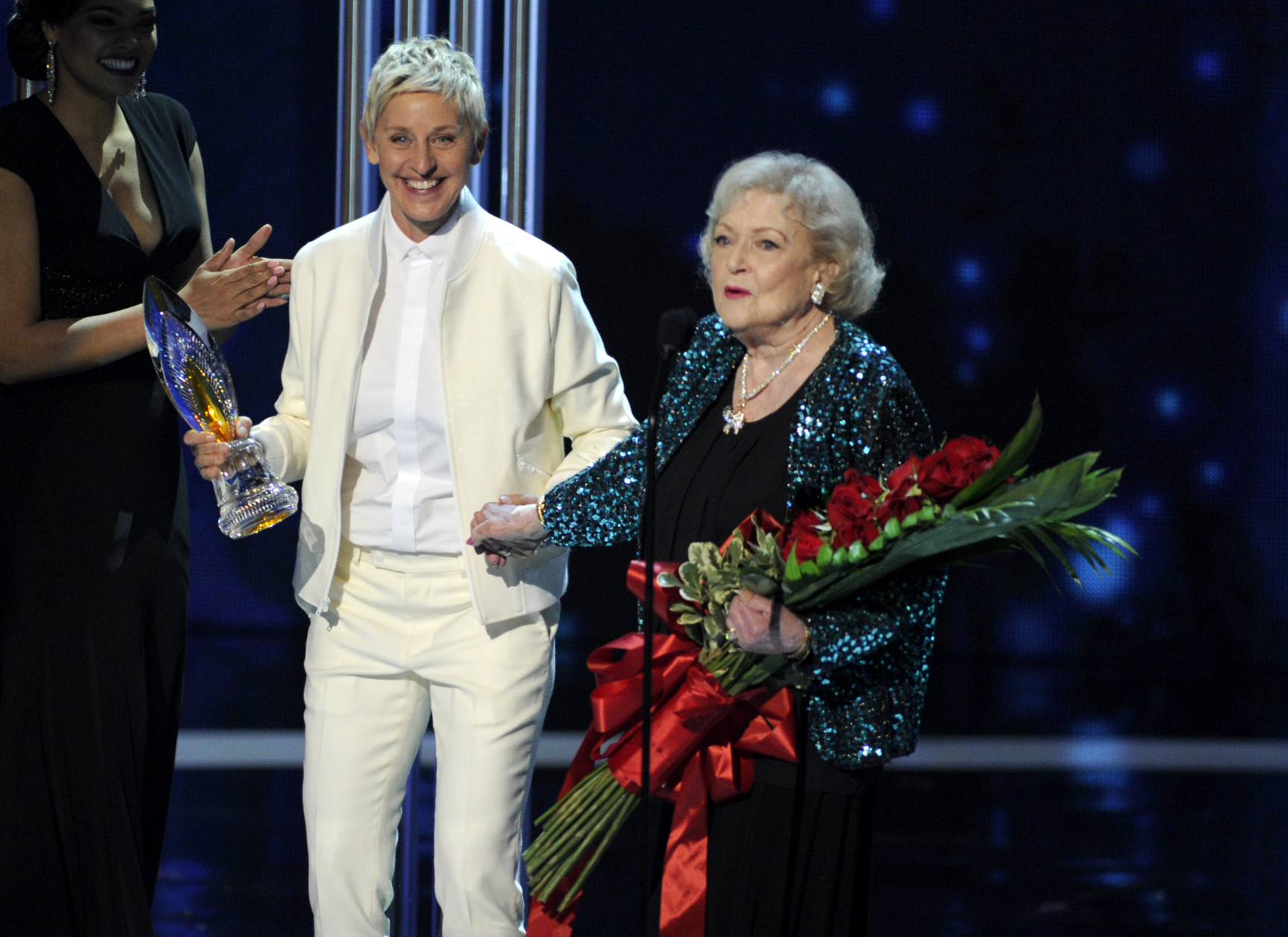 <p>Ellen DeGeneres, left, presents Betty White with the award for favorite TV icon at the People&#8217;s Choice Awards at the Nokia Theatre on Wednesday, Jan. 7, 2015, in Los Angeles. (Photo by Chris Pizzello/Invision/AP)</p>
