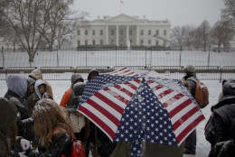 A light snow falls on a tour group outside the White House in Washington, Tuesday, Jan. 6, 2015, as temperatures hover around freezing.  (AP Photo/Carolyn Kaster)