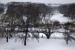 People walk toward the Capitol in Washington, Tuesday, Jan. 6, 2015, as snow falls on the start of the 114th Congress in Washington. (AP Photo/Jacquelyn Martin)