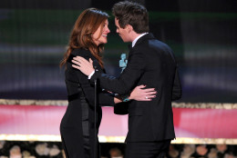 Julia Roberts, left, presents Eddie Redmayne with the award for outstanding performance by a male actor in a leading role for The Theory of Everything at the 21st annual Screen Actors Guild Awards at the Shrine Auditorium on Sunday, Jan. 25, 2015, in Los Angeles. (Photo by Vince Bucci/Invision/AP)