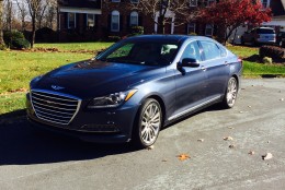 The exterior really stands out on the 2015 Hyundai Genesis 5.0 V8. It looks like a premium sedan with large 19-inch wheels. (WTOP/Mike Parris)