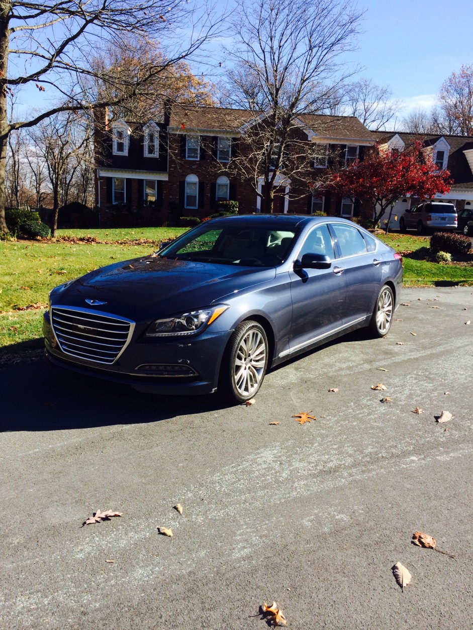 The exterior really stands out on the 2015 Hyundai Genesis 5.0 V8. It looks like a premium sedan with large 19-inch wheels. (WTOP/Mike Parris)