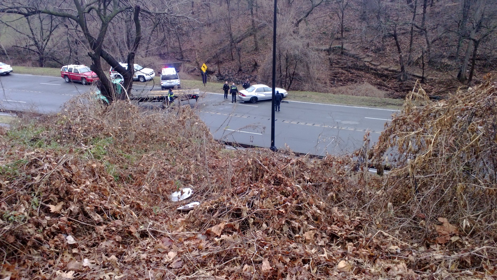 On Sunday, a motorist drove her vehicle off Rock Creek Parkway and into shallow water. She was taken to a local hospital for observation. (WTOP/Dennis Foley)